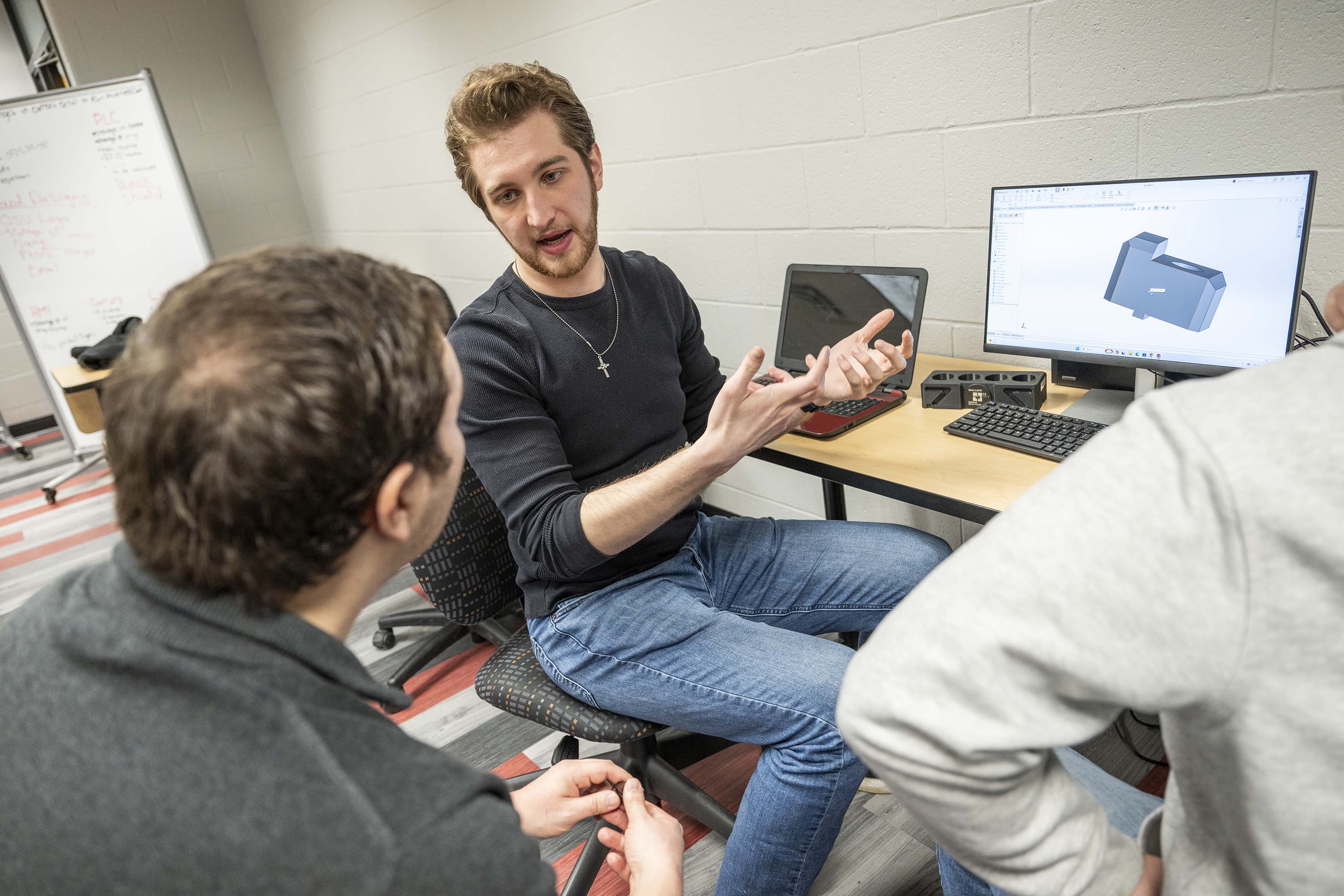 Engineering Technology major Sam Ratvasky talking with other students in a computer lab