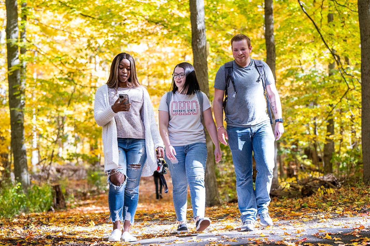 Students walking and talking on the campus of The Ohio State University at Mansfield